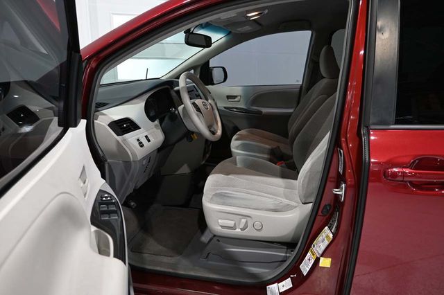 2013 Toyota Sienna LE Mobility Handicap Van - 23083282 - 12