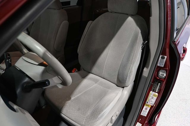 2013 Toyota Sienna LE Mobility Handicap Van - 23083282 - 13