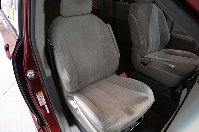 2013 Toyota Sienna LE Mobility Handicap Van - 23083282 - 15