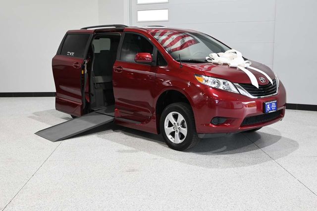 2013 Toyota Sienna LE Mobility Handicap Van - 23083282 - 1