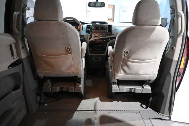 2013 Toyota Sienna LE Mobility Handicap Van - 23083282 - 19