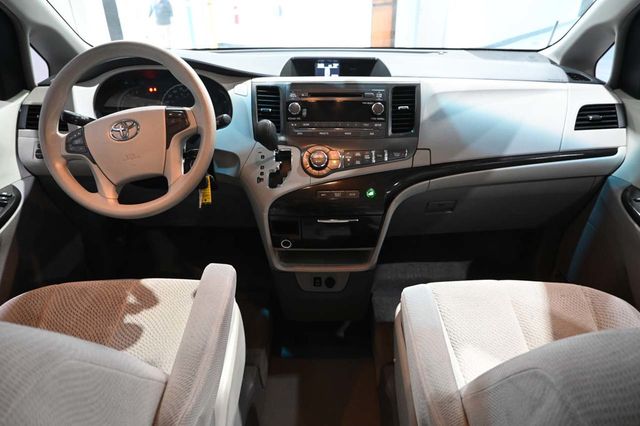 2013 Toyota Sienna LE Mobility Handicap Van - 23083282 - 21