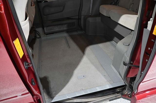 2013 Toyota Sienna LE Mobility Handicap Van - 23083282 - 26