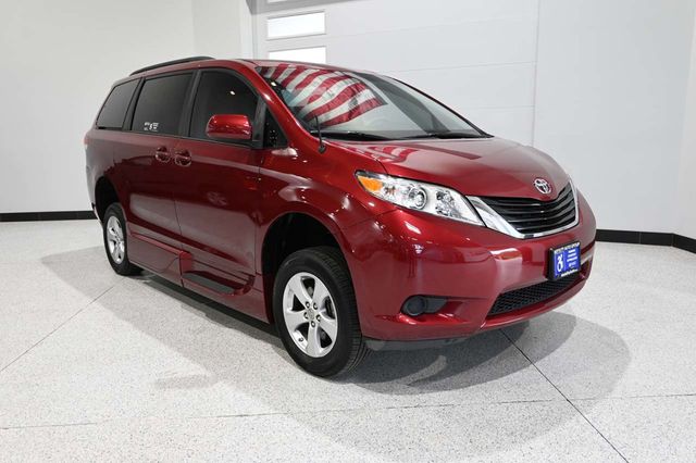 2013 Toyota Sienna LE Mobility Handicap Van - 23083282 - 2