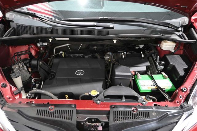 2013 Toyota Sienna LE Mobility Handicap Van - 23083282 - 32