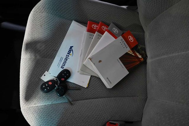 2013 Toyota Sienna LE Mobility Handicap Van - 23083282 - 35