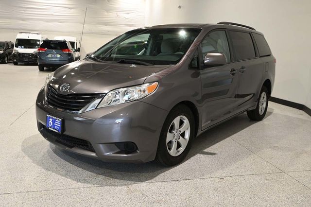 2013 Toyota Sienna LE Mobility Handicap Van - 23094920 - 9