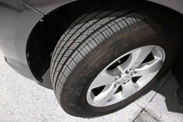 2013 Toyota Sienna LE Mobility Handicap Van - 23094920 - 10