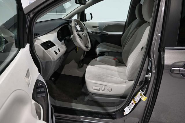 2013 Toyota Sienna LE Mobility Handicap Van - 23094920 - 12