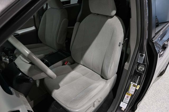 2013 Toyota Sienna LE Mobility Handicap Van - 23094920 - 13