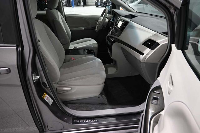 2013 Toyota Sienna LE Mobility Handicap Van - 23094920 - 14