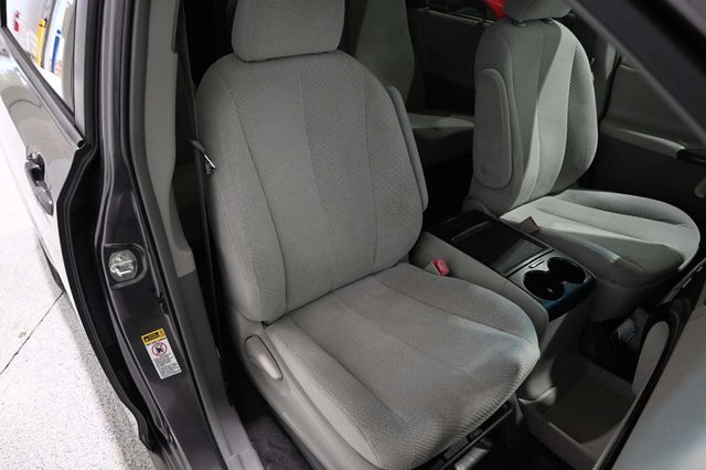 2013 Toyota Sienna LE Mobility Handicap Van - 23094920 - 15