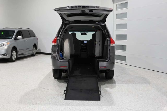 2013 Toyota Sienna LE Mobility Handicap Van - 23094920 - 17
