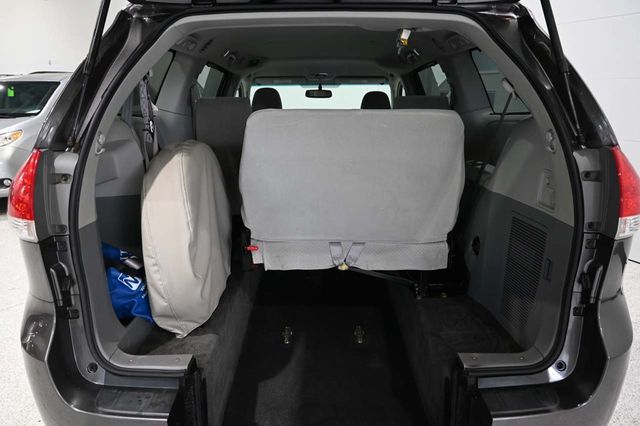 2013 Toyota Sienna LE Mobility Handicap Van - 23094920 - 20