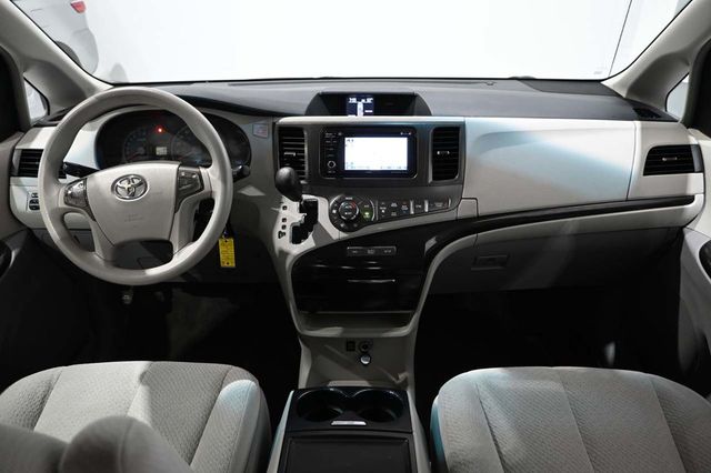 2013 Toyota Sienna LE Mobility Handicap Van - 23094920 - 21