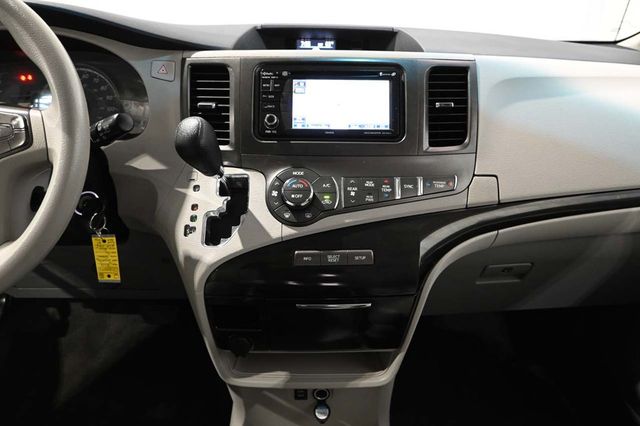 2013 Toyota Sienna LE Mobility Handicap Van - 23094920 - 22