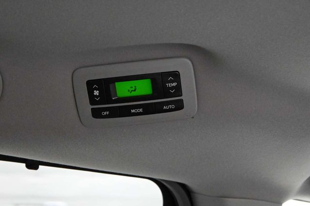 2013 Toyota Sienna LE Mobility Handicap Van - 23094920 - 25