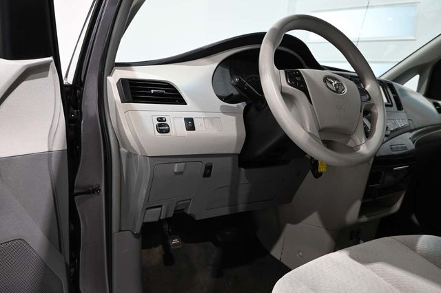 2013 Toyota Sienna LE Mobility Handicap Van - 23094920 - 27
