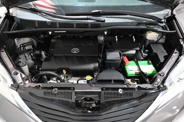 2013 Toyota Sienna LE Mobility Handicap Van - 23094920 - 30