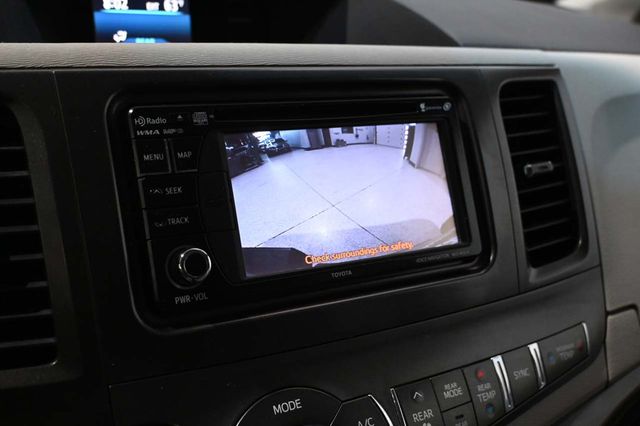 2013 Toyota Sienna LE Mobility Handicap Van - 23094920 - 32