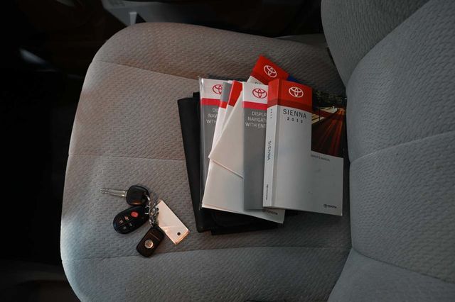 2013 Toyota Sienna LE Mobility Handicap Van - 23094920 - 33