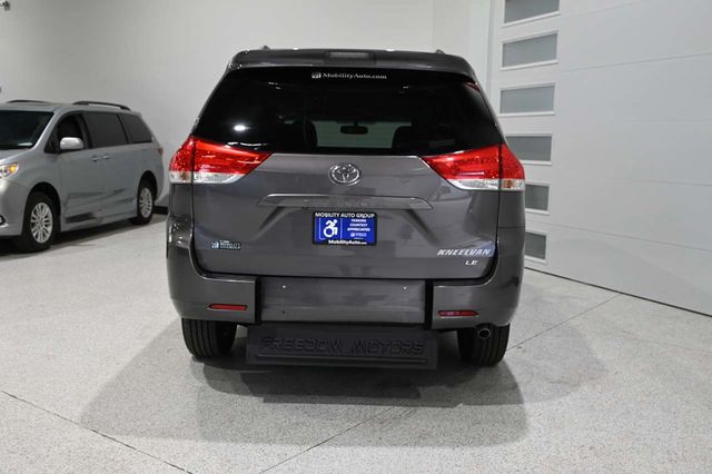 2013 Toyota Sienna LE Mobility Handicap Van - 23094920 - 6