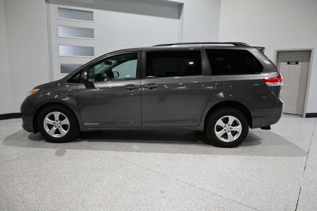 2013 Toyota Sienna LE Mobility Handicap Van - 23094920 - 8