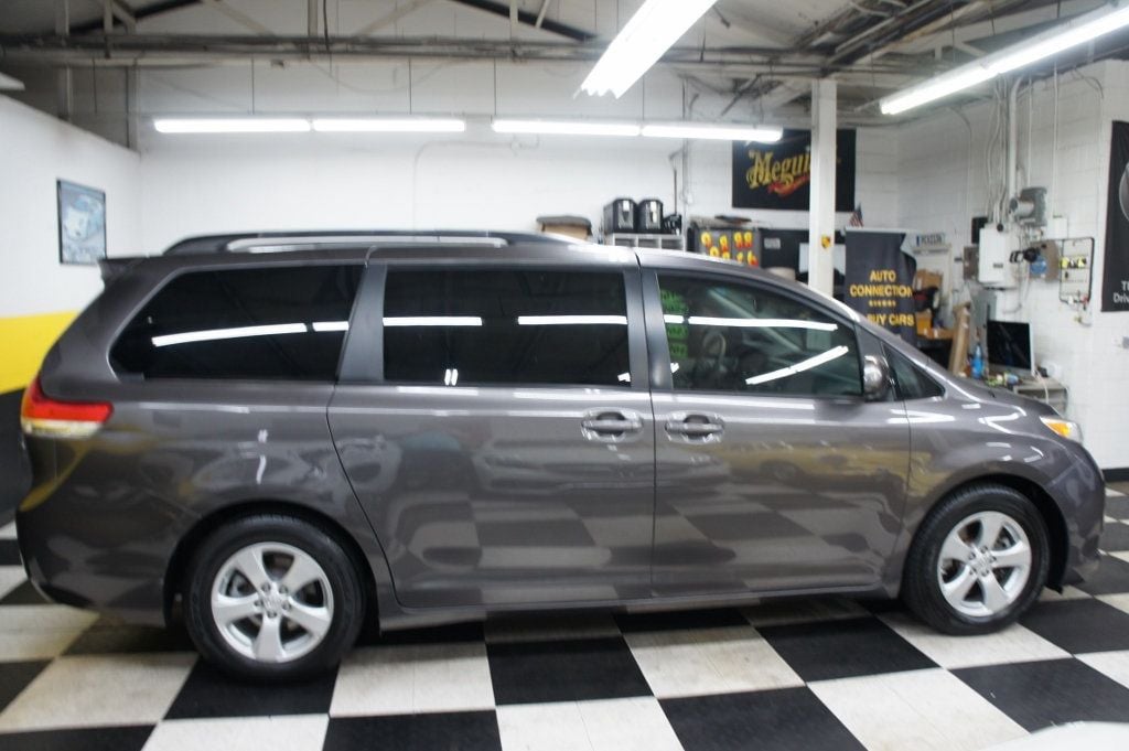 2013 Toyota Sienna LE V6, Great Shape! - 22935646 - 14