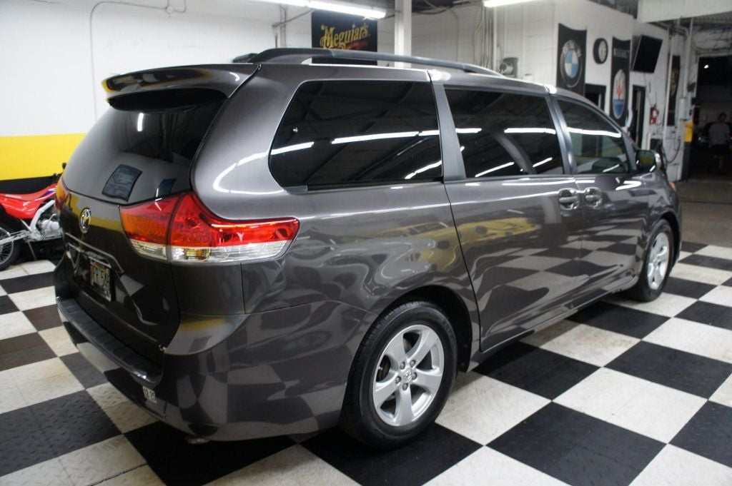2013 Toyota Sienna LE V6, Great Shape! - 22935646 - 15