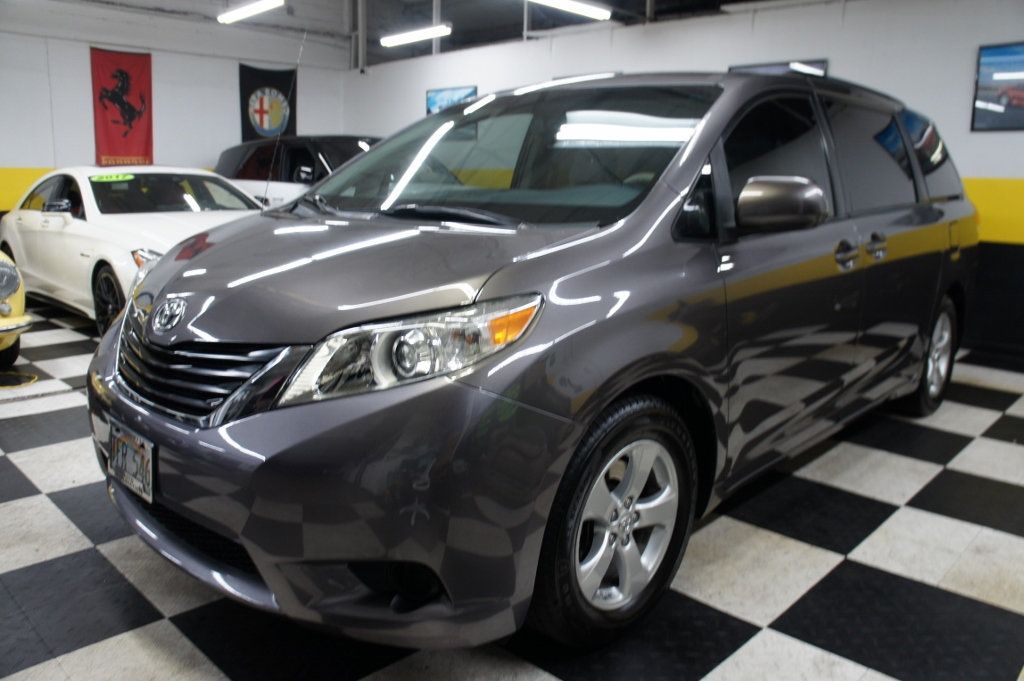 2013 Toyota Sienna LE V6, Great Shape! - 22935646 - 21