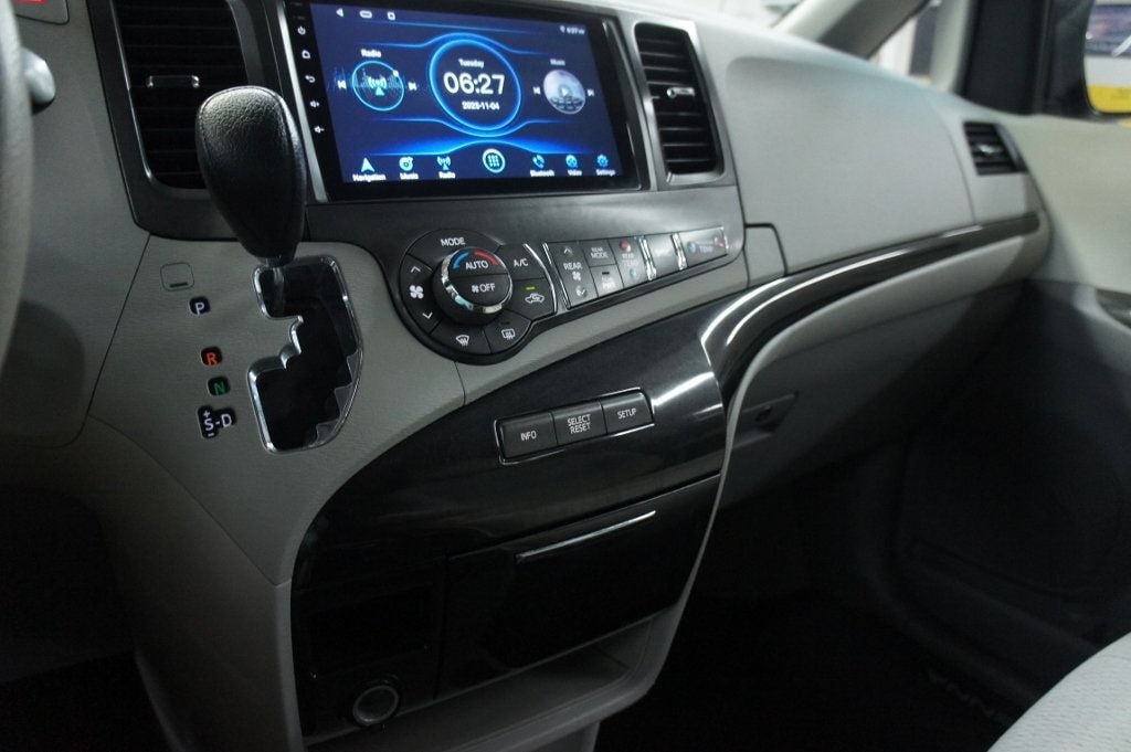 2013 Toyota Sienna LE V6, Great Shape! - 22935646 - 28