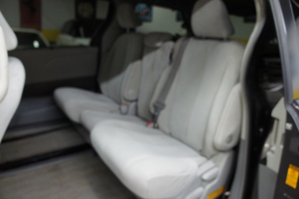 2013 Toyota Sienna LE V6, Great Shape! - 22935646 - 32