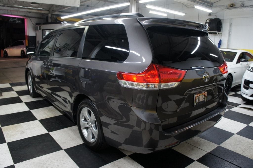 2013 Toyota Sienna LE V6, Great Shape! - 22935646 - 33