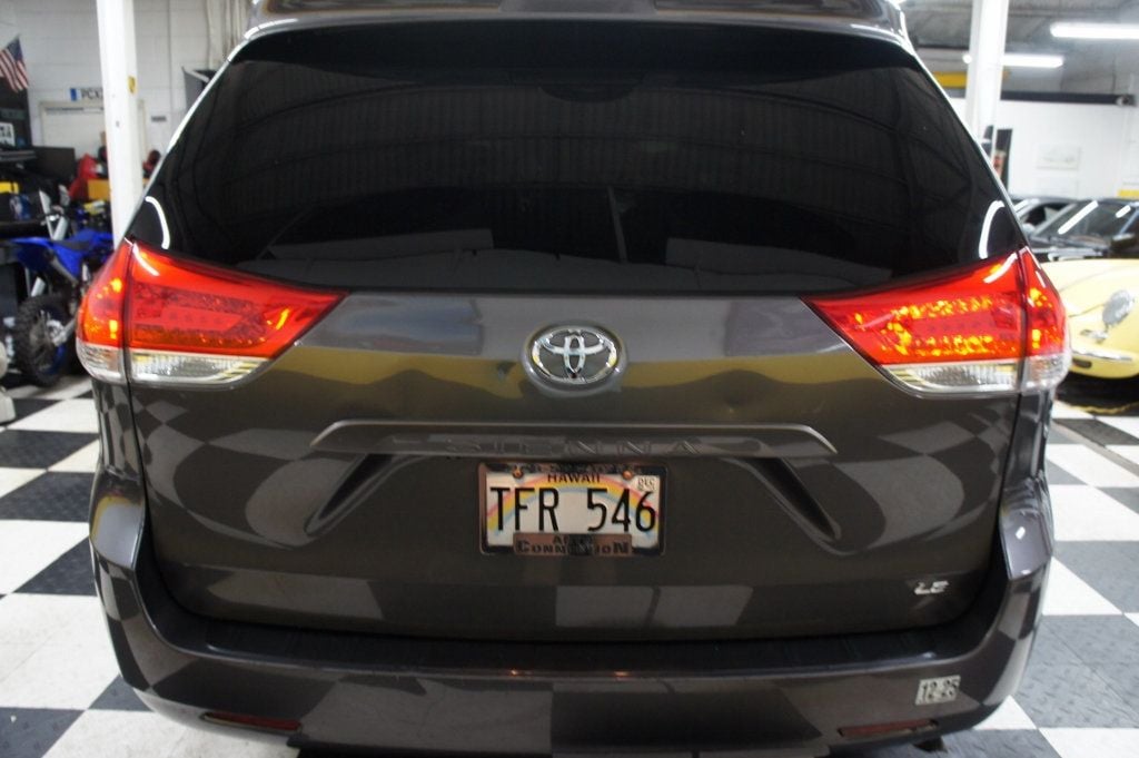 2013 Toyota Sienna LE V6, Great Shape! - 22935646 - 34