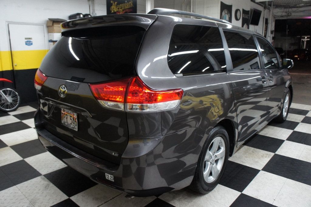 2013 Toyota Sienna LE V6, Great Shape! - 22935646 - 36