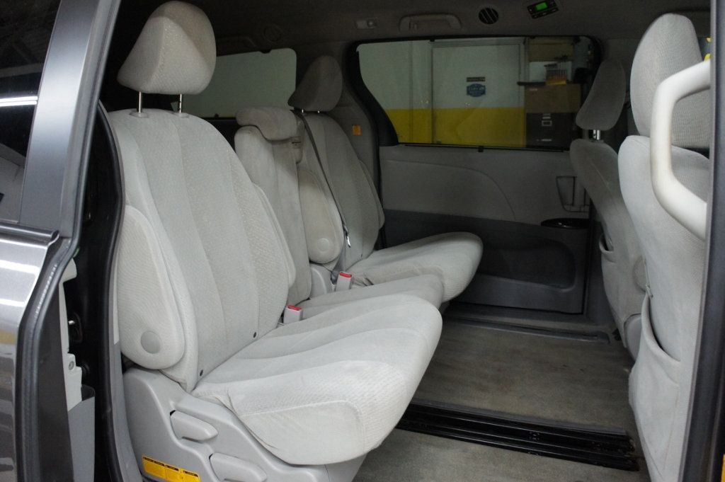 2013 Toyota Sienna LE V6, Great Shape! - 22935646 - 37