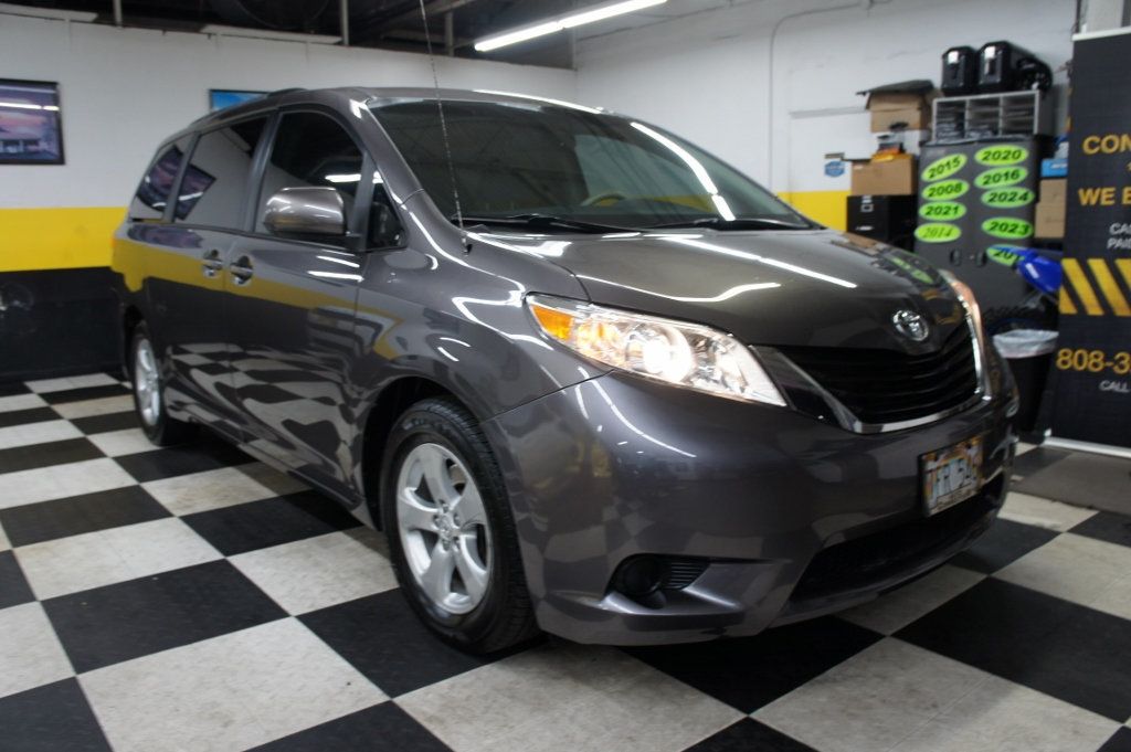 2013 Toyota Sienna LE V6, Great Shape! - 22935646 - 43