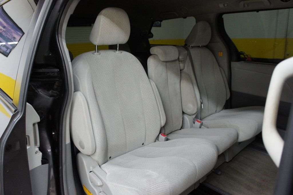 2013 Toyota Sienna LE V6, Great Shape! - 22935646 - 6