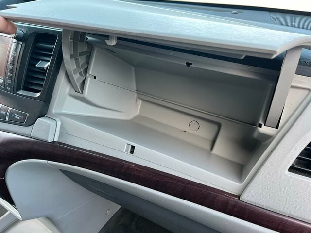 2013 Toyota Sienna Limited All Wheel Drive Van - 22976087 - 11