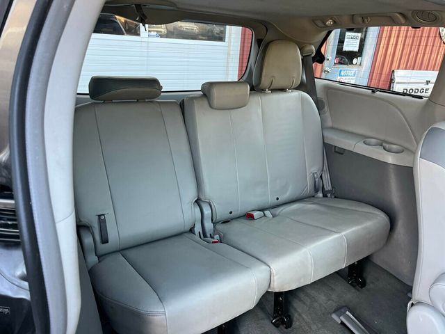 2013 Toyota Sienna Limited All Wheel Drive Van - 22976087 - 13