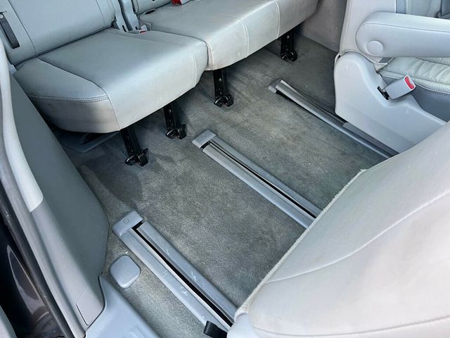 2013 Toyota Sienna Limited All Wheel Drive Van - 22976087 - 14