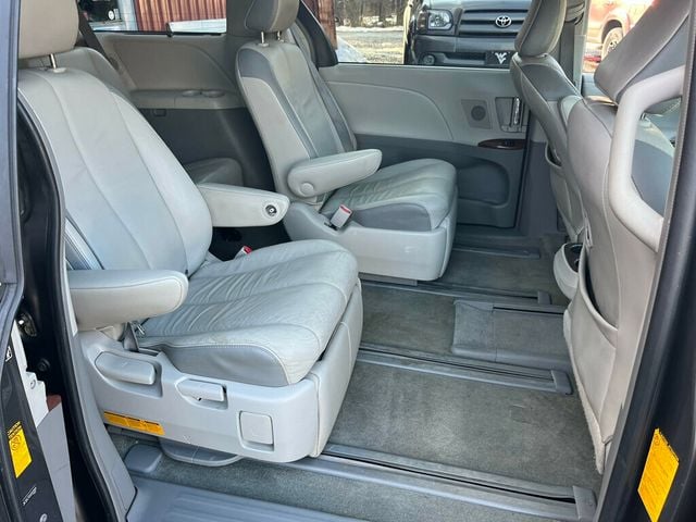 2013 Toyota Sienna Limited All Wheel Drive Van - 22976087 - 16
