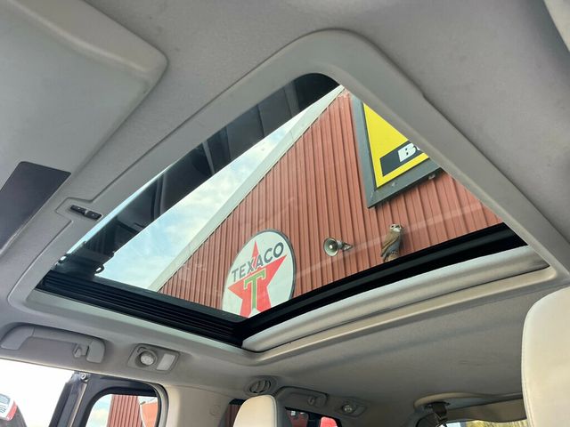 2013 Toyota Sienna Limited All Wheel Drive Van - 22976087 - 18