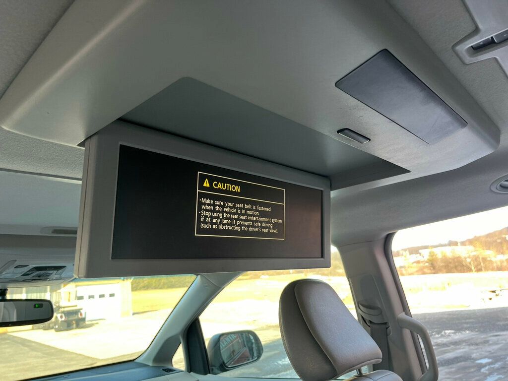 2013 Toyota Sienna Limited All Wheel Drive Van - 22976087 - 19