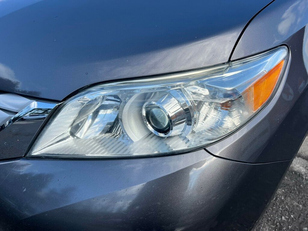 2013 Toyota Sienna Limited All Wheel Drive Van - 22976087 - 45