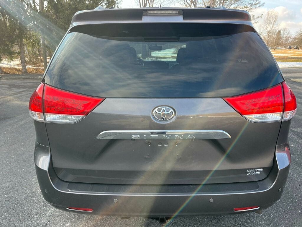 2013 Toyota Sienna Limited All Wheel Drive Van - 22976087 - 4