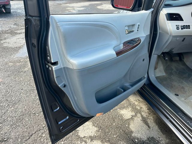 2013 Toyota Sienna Limited All Wheel Drive Van - 22976087 - 59
