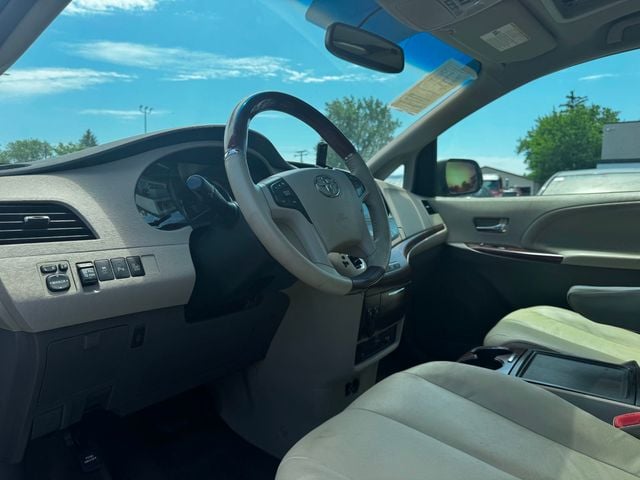 2013 Toyota Sienna XLE 8-PASSENGER - 23019440 - 9