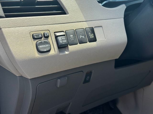 2013 Toyota Sienna XLE 8-PASSENGER - 23019440 - 10