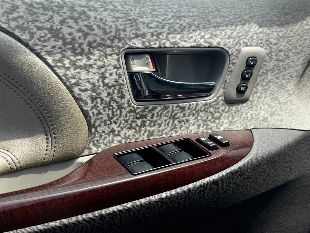2013 Toyota Sienna XLE 8-PASSENGER - 23019440 - 11